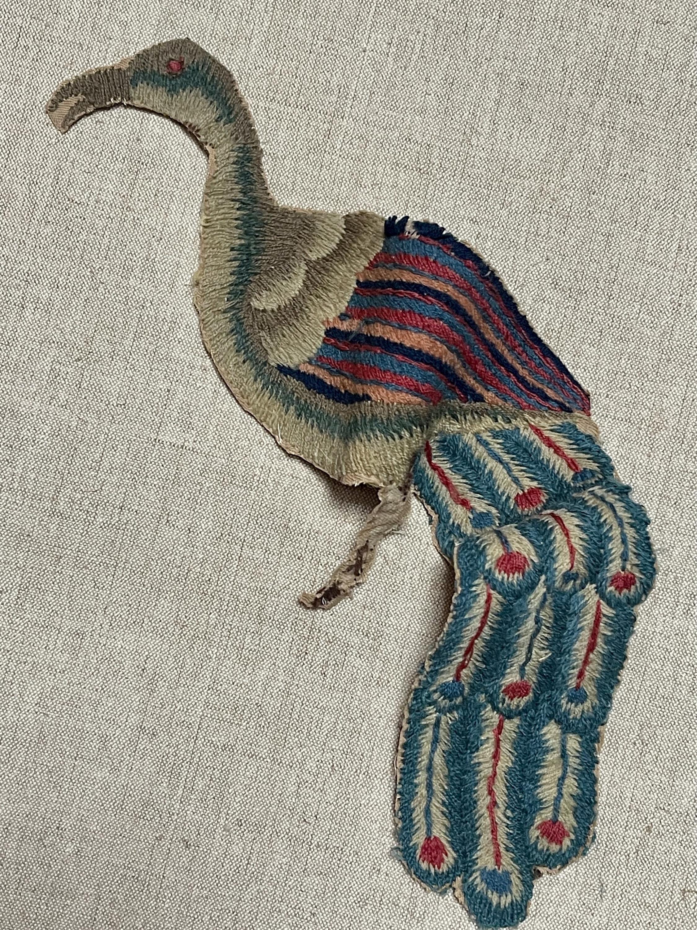 Ancienne Grande Broderie Fleurie Au Paon - Crewel Aiguilles - Encadrée