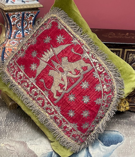 Antikes Samtkissen Wappen