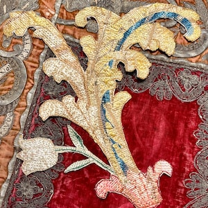 18世紀の刺繍スリップ