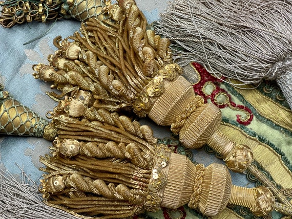 Gold Tassel Single (Set of 2) - Tapestry Tassels or Curtain Tieback 