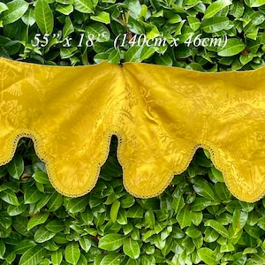 May include: A yellow fabric valance with a scalloped edge and a floral pattern. It measures 55 inches by 18 inches (140 cm x 46 cm).