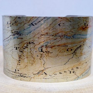 Glacier National Park Montana Map Manschettenarmband. Vintage Karte Manschette, einzigartiges Design Geschenk für sie oder ihn von Enliven Natural.