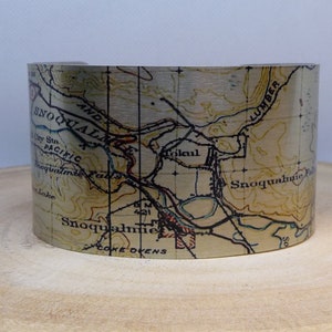 Snoqualmie Washington kaart Manchet armband. Vintage kaart print, uniek sieraden cadeau idee voor haar of hem door Enliven Natural.