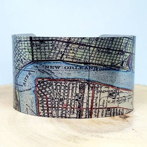 New Orleans Louisiana Karte Manschette Armband. 2 Stile. Vintage Druck Karte Manschette, einzigartiges Design-Geschenk für sie oder ihn von Enliven Natural.