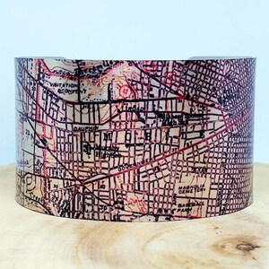 Bracelet mobile Alabama Map Cuff. impression de carte vintage, cadeau unique pour elle ou lui par Enliven Natural