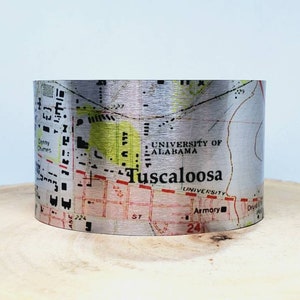 Pulsera con mapa de la Universidad de Alabama-Tuscaloosa, Alabama. Impresión de mapa vintage, idea de regalo única para ella o para él de Enliven Natural