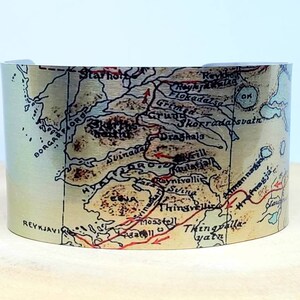 Bracelet faxa Fjord Islande Carte Cuff. manchette de carte d'impression vintage, cadeau de conception unique pour elle ou lui par Enliven Natural.