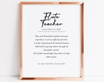 Peut inclure: Une impression encadrée avec une bordure en or rose. L'impression présente les mots "Flute Teacher" dans une police élégante, ainsi qu'une définition et une description des qualités d'un professeur de flûte. La phrase "FRAME NOT INCLUDED" est en bas.