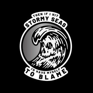 Pode incluir: Ilustração em preto e branco de uma caveira dentro de uma onda com o texto "Then if I hit stormy seas I'd have myself to blame".
