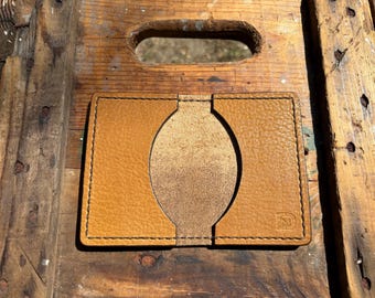 Mammoth Bison Peanut Heritage Leather Clamshell 6 Card Front Pocket Wallet
