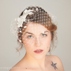 Short bridal veil with high quality lace in off-white or cream. Romantic fascinator for wedding in church, registry office, on the beach. image 1