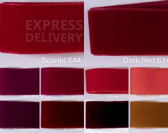 Puede incluir: Una colección de cintas de terciopelo en varios tonos de rojo, incluyendo Scarlet 644, Dark Red 614, Wine 424, Beauty 422, Rouge 629, Capucine 601, Bordeaux 390, Acajou 415, Burgundy 434 y Copper 447, con el texto EXPRESS DELIVERY visible.