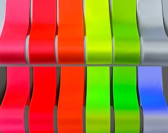 Satinband, 5 Neon Farben, 2,5 und 4 cm breit. UV aktiv fluoreszent, leuchtend. Zum Schneidern, Basteln, Dekorieren. Schweizer Profi Qualität