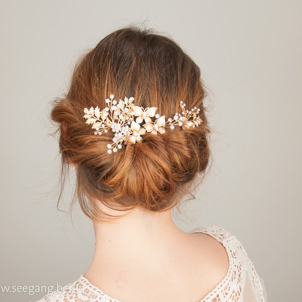 Bijoux de cheveux pour coiffures avec papillons dorés, feuilles de fougère et strass de haute qualité pour mariage, bal, occasions festives.