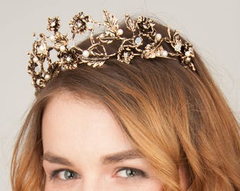 Vintage-Brautkrone mit Patina. Brautschmuck im Barockstil. Eine feierliche Tiara für Ihre innere Prinzessin oder Königin.