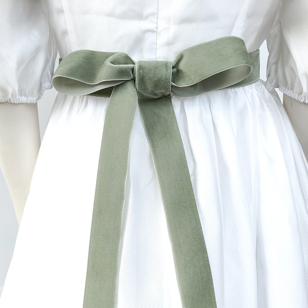 Velvet belt with bow in green, sage, emerald, petrol. 72 colors, 3 widths. Swiss quality for dress, wedding dress, ball gown, dirndl.