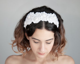 Bridal headband offwhite, tiara without glitter in boho style. Romantic tiara with flowers made of cords. Alternative wedding 2020, white