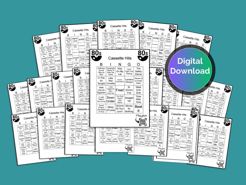 K&ouml;nnte beinhalten: Eine Sammlung von Bingo-Karten mit 80er-Jahre-Kassetten-Hits auf t&uuml;rkisfarbenem Hintergrund. Jede Karte zeigt ein Bingofeld mit Songtiteln und dem Text "80s Cassette Hits Bingo". Eine Grafik f&uuml;r den digitalen Download ist sichtbar.