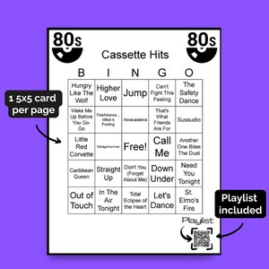K&ouml;nnte beinhalten: Eine schwarz-wei&szlig;e Bingokarte mit Liedtiteln aus den 1980er Jahren unter der &Uuml;berschrift "80s Cassette Hits". Die Karte enth&auml;lt einen QR-Code f&uuml;r eine Playlist und den Text "Playlist included".