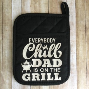 Dad Potholder - Everybody Chill Dad Is On The Grill Kitchen Oven Mitts/Pot Holders - Grilling Gifts - Gifts For Dad Under 20.00