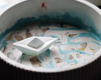 Handmade Eco-Resin Decorative Bowl (Large, Striped Edge)