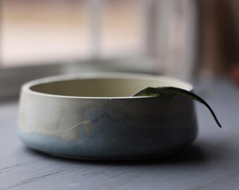 Handmade Eco-Resin Decorative Bowl (Shallow, Wide-Base)