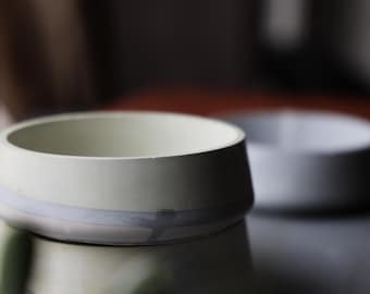 Handmade Eco-Resin Decorative Bowl with Leaf Detail (Shallow, Wide-Base)