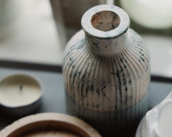 Handmade Eco-Resin Decorative Vase (Wide, Ribbed)