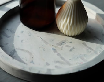 Handmade Eco-Resin Display Tray (Round, Thick Edge)