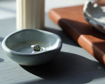 Handmade Eco-Resin Decorative Bowl (Mini, Wave Edge)