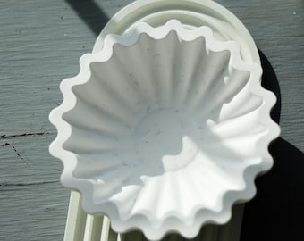 Handmade Eco-Resin Decorative Bowl (Round, Scalloped)