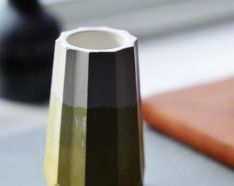 Handmade Eco-Resin Decorative Geometric Vase