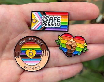 Spille LGBTQ+ | Smalto Safe Space | Spilla Safe Person | Regalo Pride Ally | Even Rainbow | Accessorio per insegnanti, consulenti e terapisti | BLM