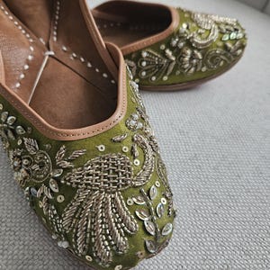 Regal Mehndi Green Jutti with Gold Peacock Embroidery - GreenKhussa -  Mehndi Punjabi Jutti - Indian Punjabi -  Jutti Pakistani Jutti
