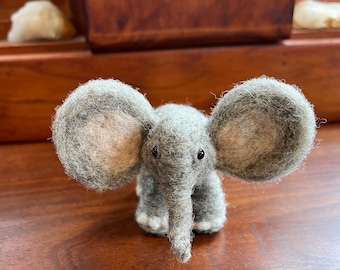 Little Elephant says "I'll keep you company!"