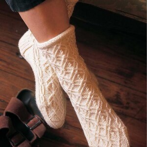 Mönster för sockor med vridna sömmar Österrikiska texturerade strumpor Damstrumpor med runda mönster DPN Vintage PDF-mönster