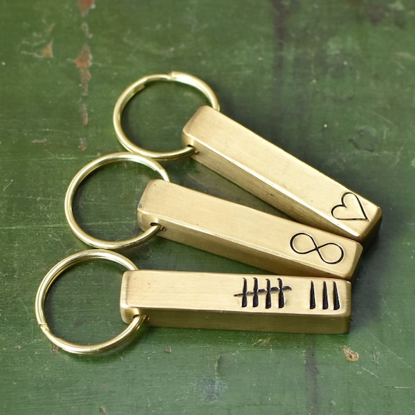 Bronze Schlüsselanhänger zum 8. Jahrestag, Geschenk für Paare an ihren 8 Jahren. Tally Marks oder Infinity Symbol, Metall Schlüsselbund Geschenk für Ihn Sie.