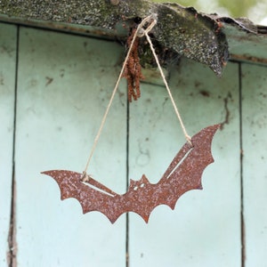 Metal Bat Hanging Decoration - Garden Ornament, Flying Bat Outdoor Art, Halloween Decor, Witchy Magick Gift for Gardeners, Rusty Metal Art