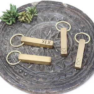 Regalo di bronzo per il 19° anniversario. Portachiavi in metallo massiccio con barra quadrata in bronzo per regalo di nozze. Idee regalo in bronzo per coppie.