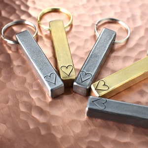 Llavero de metal con corazón de amor dorado, gris, bronce y hierro, regalo para damas de honor, novias, parejas de recién casados y símbolo de amistad
