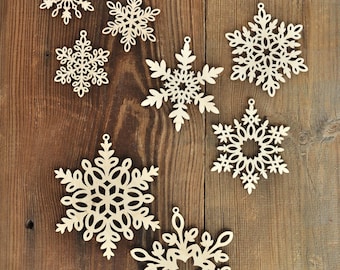 Flocons de neige de Noël ornements décorations 2,76in / 7cm bois rustique idée cadeau de Noël pour arbre de Noël