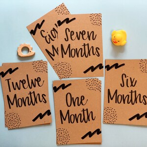 Segnapunti per tappe del bambino in carta kraft, regalo per baby shower, tappe mensili decorative, biglietti per tappe del bambino, cartelli per i mesi del bambino, genere, tappe carine