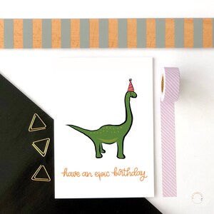 Tarjeta de cumpleaños épica con diseño de dinosaurio Tarjeta de cumpleaños de dinosaurio Tarjeta de cumpleaños linda Tarjeta de cumpleaños para niños Tarjetas de cumpleaños ilustradas Cumpleaños de dinosaurio