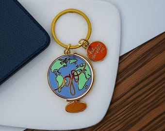 Llavero Go Globe – Accesorio de viaje esmaltado chapado en oro, regalo para viajeros