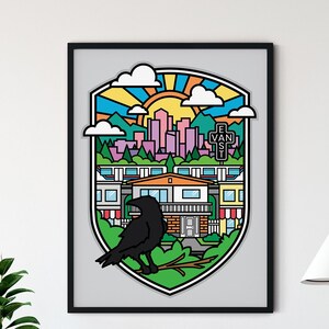 Op de afbeelding: Een zwart ingelijste print van een kleurrijke illustratie die een stadsbeeld met een kraai op een tak toont. De illustratie is in de stijl van een wapenschild of schild, met een zon, wolken en bergen op de achtergrond. De tekst "E. Van. St." is zichtbaar in de illustratie.