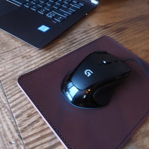 Mauspad aus Leder | Mausmatte für Laptop | Kleines Mousepad aus Schwarzem & Braunem Leder | 19cm x 15cm | Mini Schreibtischunterlage, Wildleder gefüttert