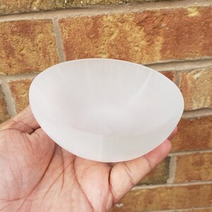 Selenite Bowl Large Crystal Charger Dish 12 cm Diameter Premium Charging Bowl Energy Crystal Healing Stones Crown Chakra Moroccan Selenite
