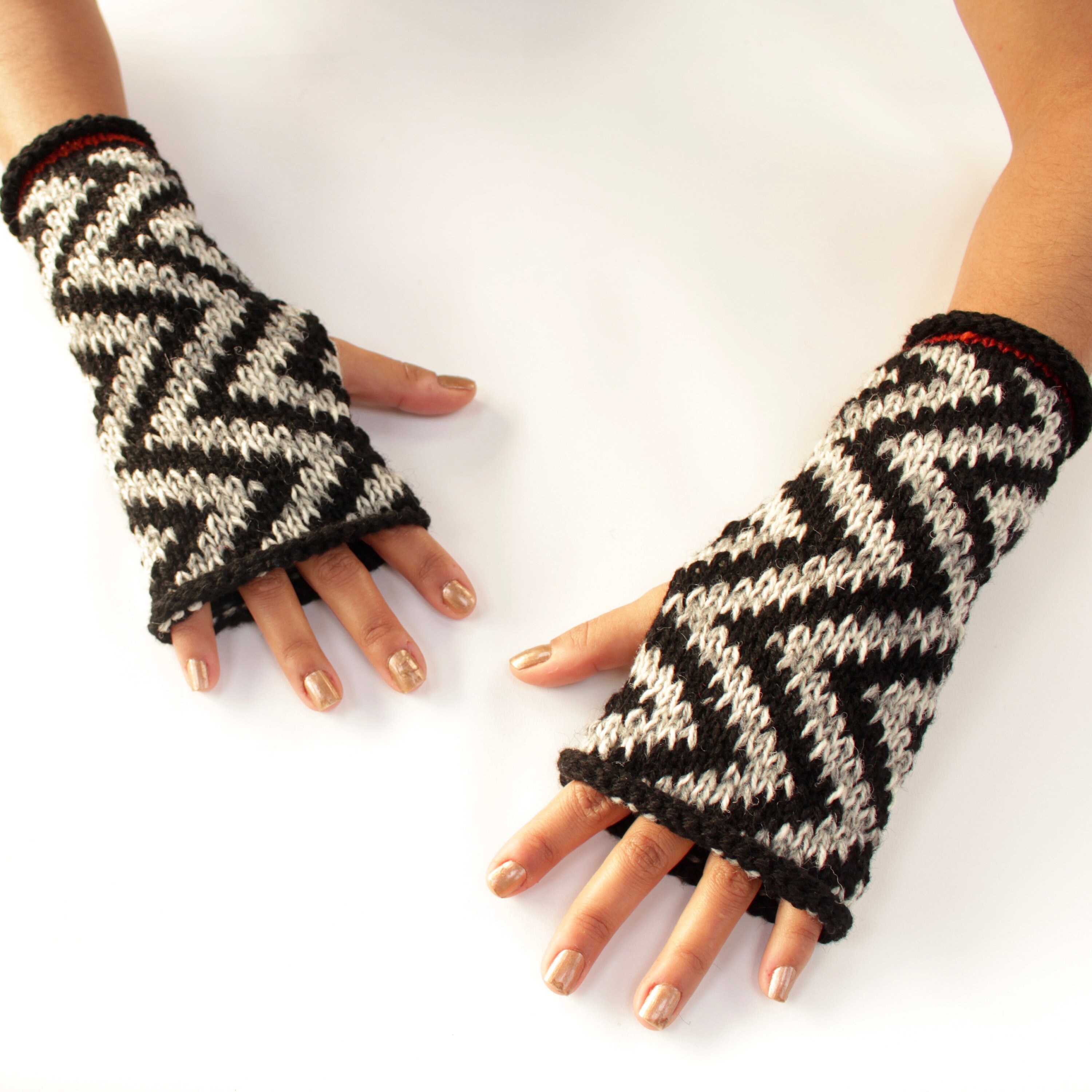Black Zig Zag Mittens, Black Gloves, Fingerless Mittens, Fingerless