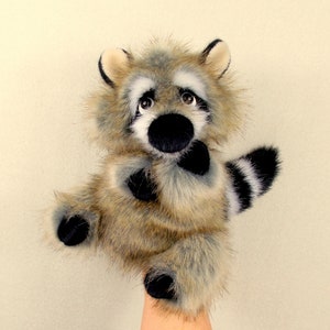 Baby procione rossastro per mani piccole. Burattino da mano per home theater. Marionetta. Bibabo. Marionetta. Guanto di peluche.