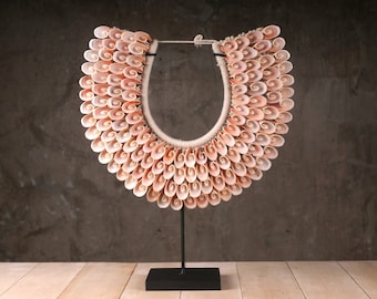 Rosa Muschel Papua Halskette: Indonesisches Boho Interior